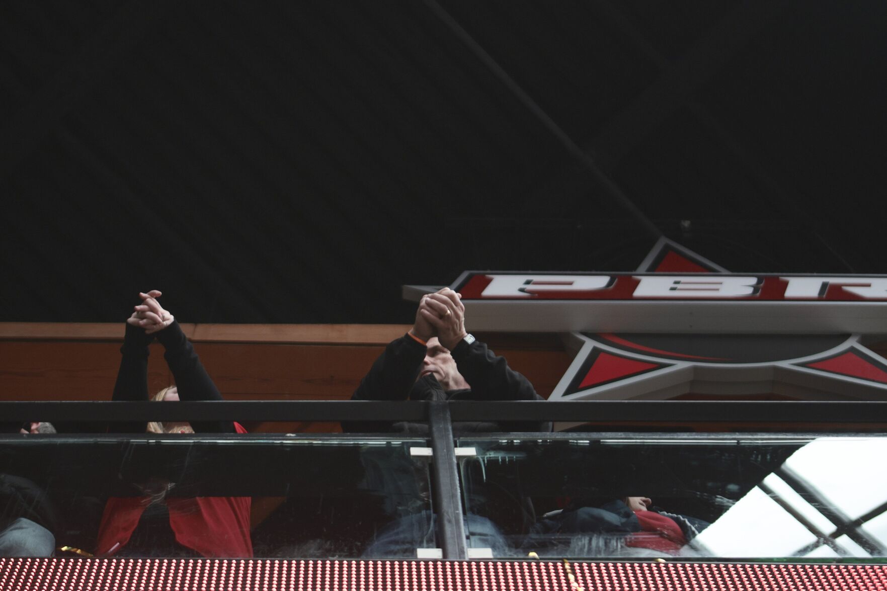 Cardinals fans brave cold for Winter Warm-Up